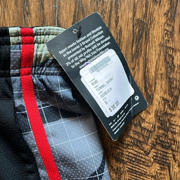 NWT!! Nike 3Brand shorts, size small - Picture 5 of 10